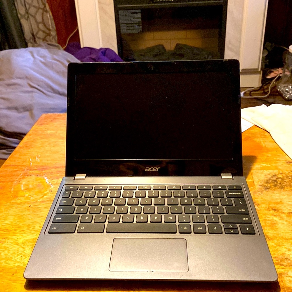 Nice laptop computer it is chrome